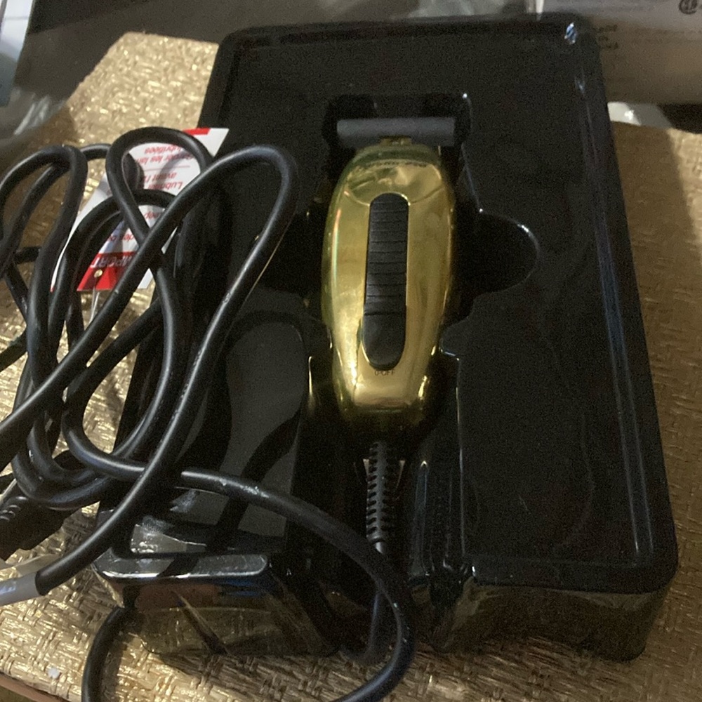 Men’s trimmer for outlining and shaving. Babyliss Pro by Forfex. Gold Titanium.